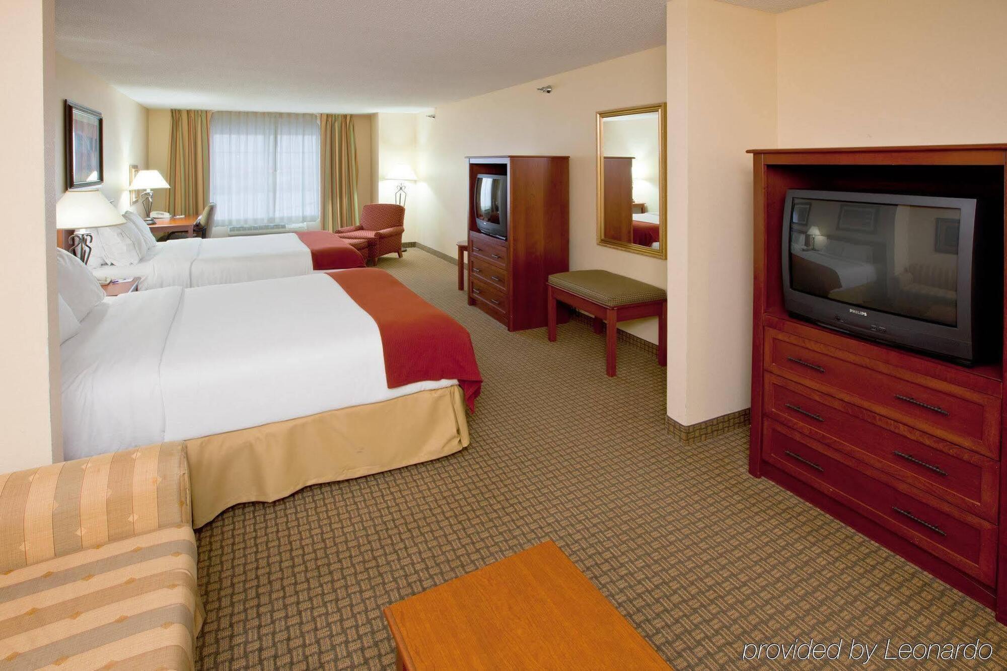 ฮอลิเดย์ อินน์ เอ็กซ์เพรส โฮเต็ล แอนด์ สวีท กรีนวิลล์ Hotel Greenville ภายนอก รูปภาพ